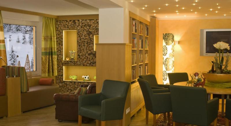 Sonnenhotel Zaubek Treffen Extérieur photo