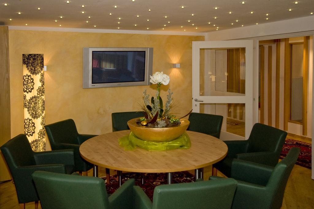 Sonnenhotel Zaubek Treffen Extérieur photo