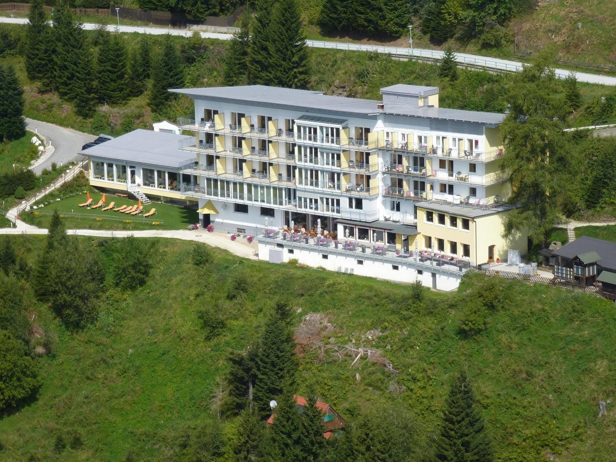 Sonnenhotel Zaubek Treffen Extérieur photo