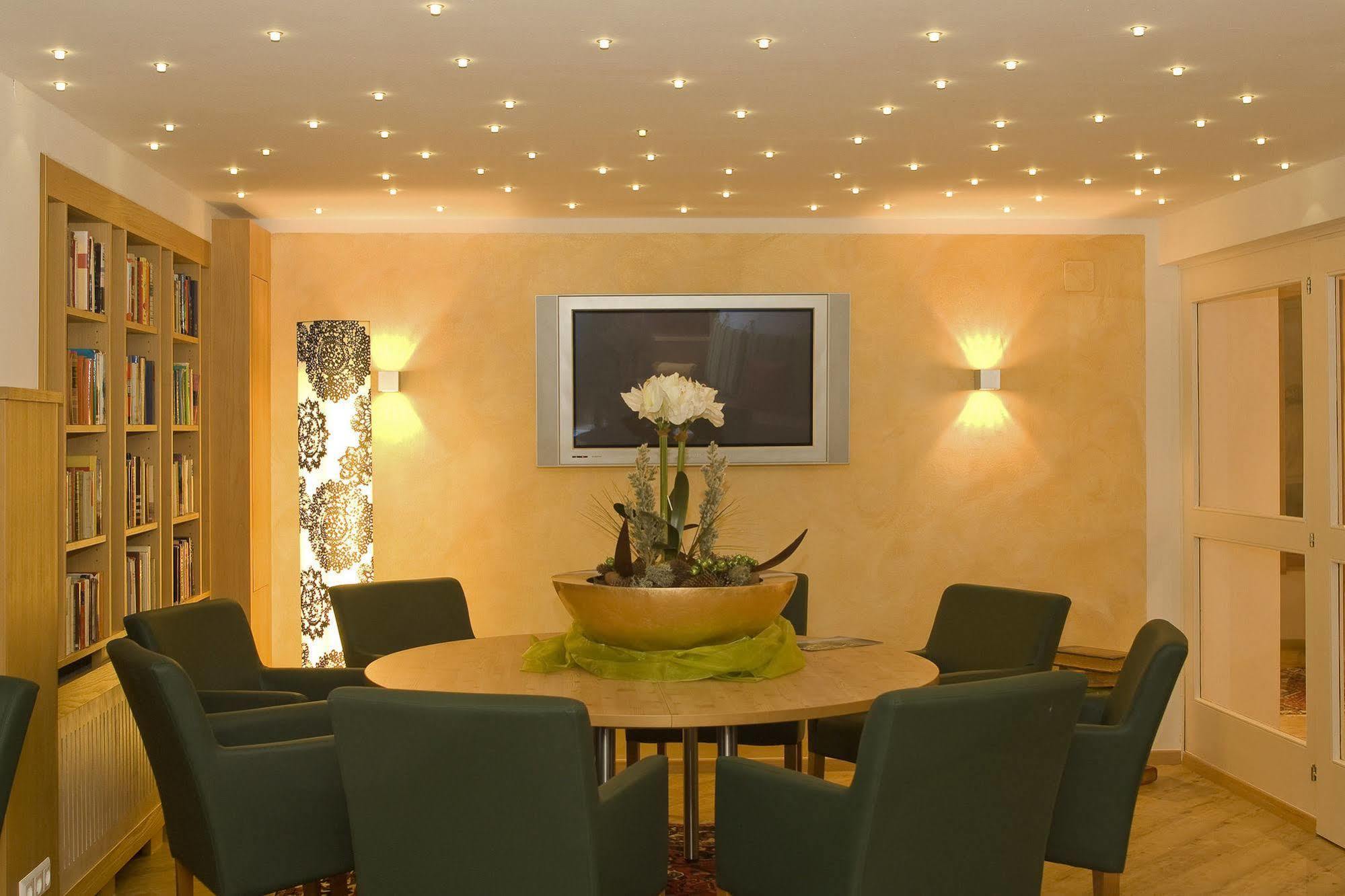 Sonnenhotel Zaubek Treffen Extérieur photo